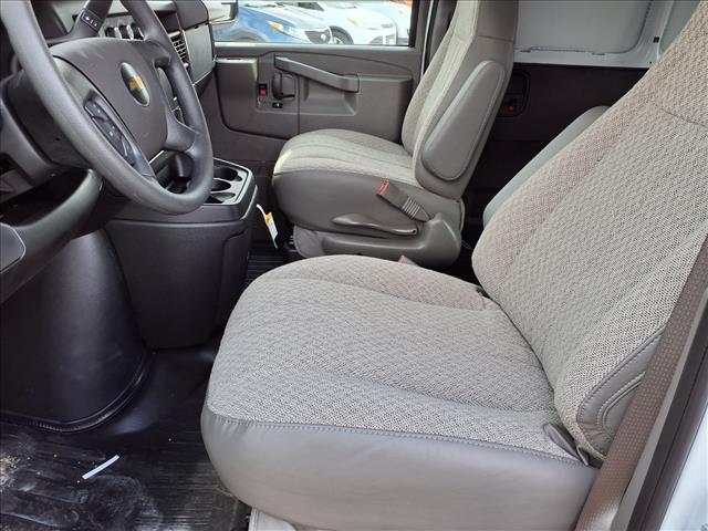 2025 Chevrolet Express 2500:C25130