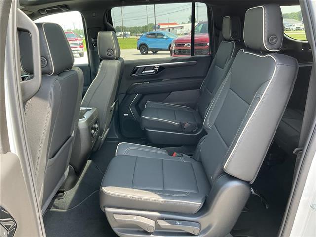 2025 Chevrolet Suburban Premier photo 17