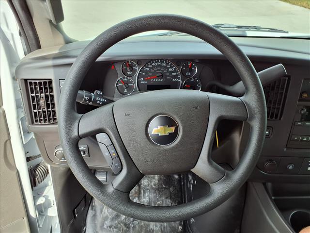 2025 Chevrolet Express 3500:C25128