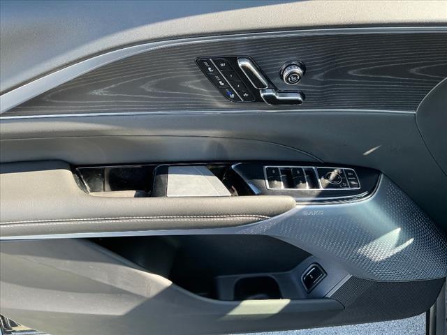 2024 Cadillac Lyriq Luxury photo 21