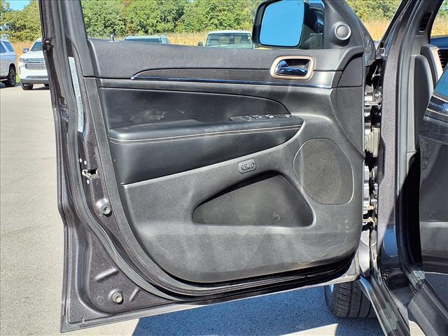 2017 Jeep Grand Cherokee Limited:CP2303A1