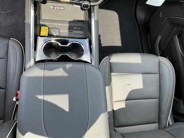 2025 Chevrolet Suburban Premier photo 27