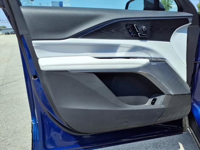 2025 Cadillac LYRIQ Sport 2:CP2307