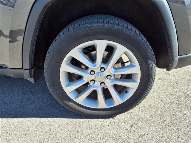 2017 Jeep Grand Cherokee Limited:CP2303A1