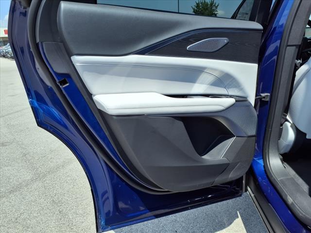 2025 Cadillac LYRIQ Sport 2:CP2307