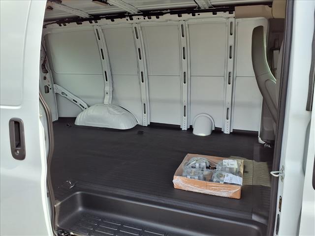 2025 Chevrolet Express 2500:C25130