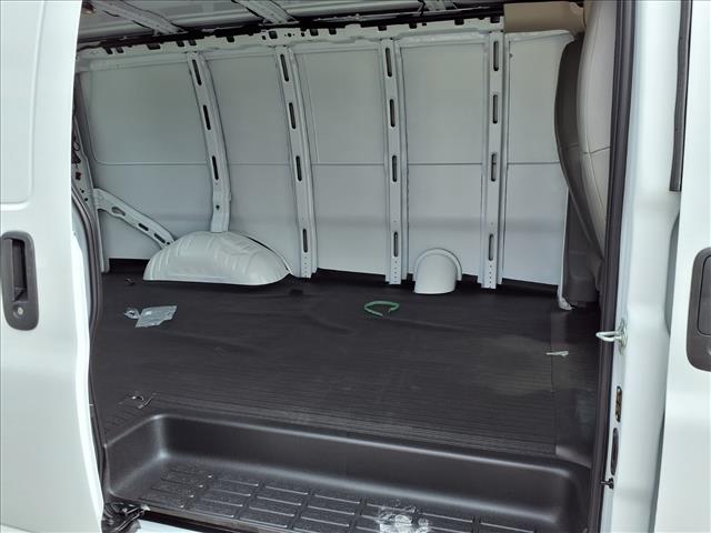 2025 Chevrolet Express 3500:C25128