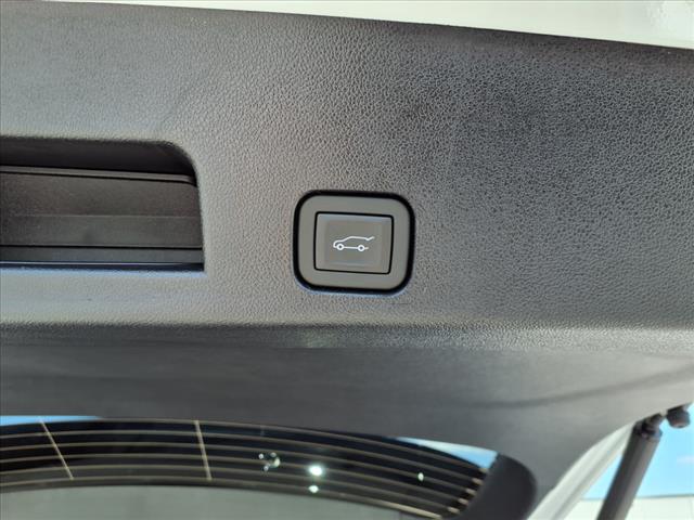 2025 Chevrolet Traverse photo 8