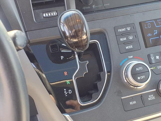 2017 Toyota Sienna 