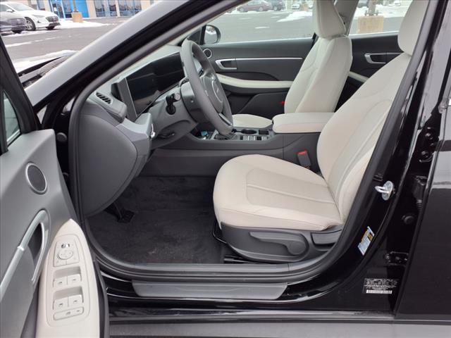 2025 Hyundai SONATA SE