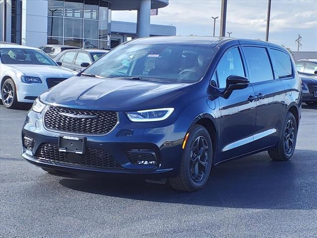 2024 Chrysler Pacifica Plug-In Hybrid S Appearance
