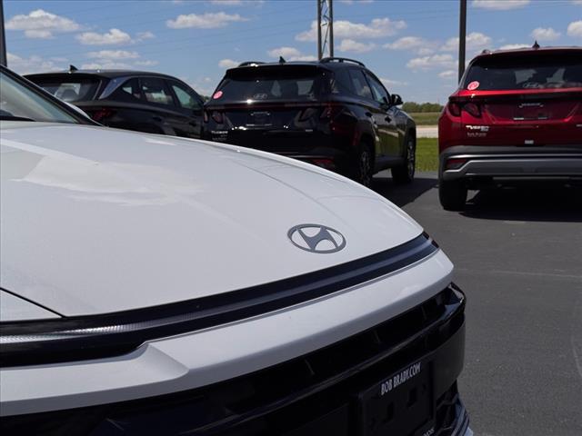 2025 Hyundai SONATA Hybrid SEL