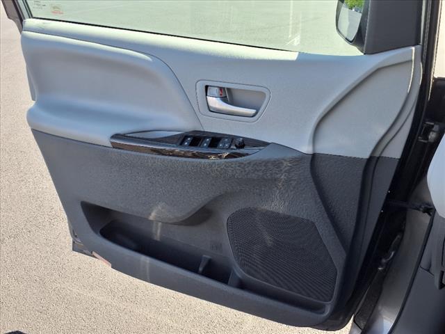 2017 Toyota Sienna 