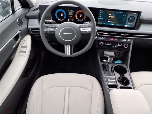 2025 Hyundai SONATA SE