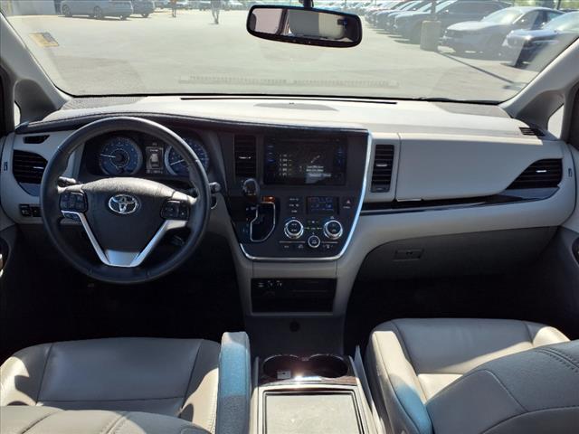 2017 Toyota Sienna 