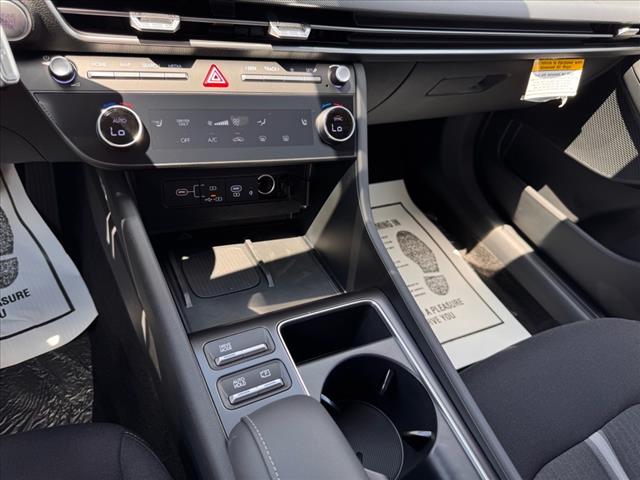 2025 Hyundai SONATA Hybrid SEL