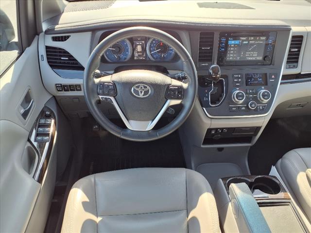 2017 Toyota Sienna 