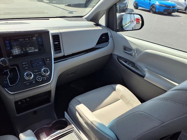 2017 Toyota Sienna 