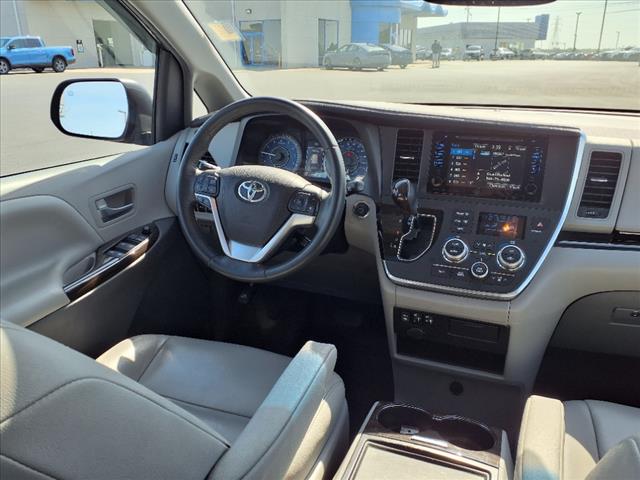 2017 Toyota Sienna 