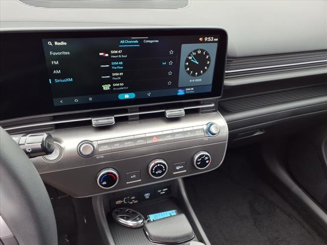 2025 Hyundai KONA SE