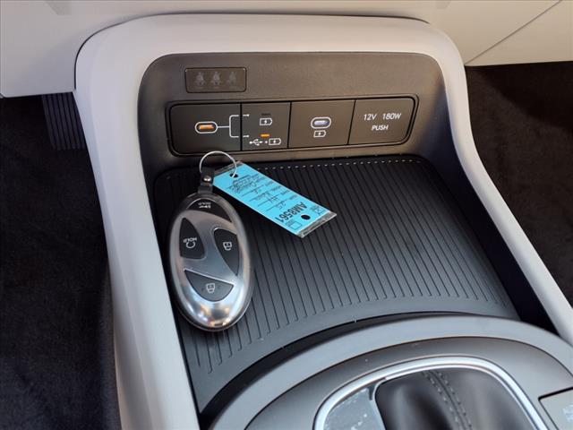 2025 Hyundai KONA SE