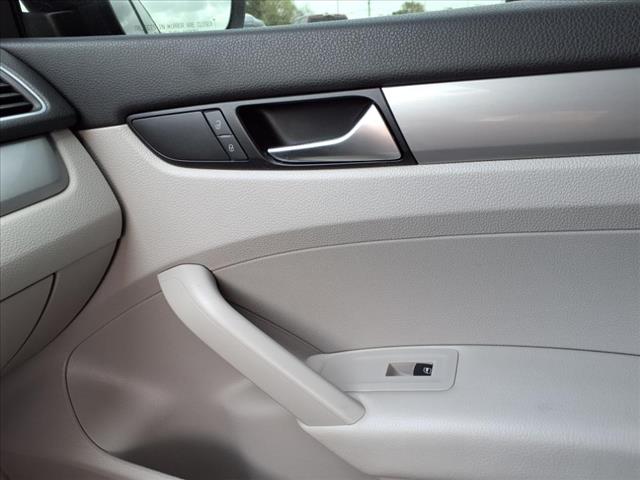 2013 Volkswagen Passat 4DR SDN 2.5L AUTO S W/APP