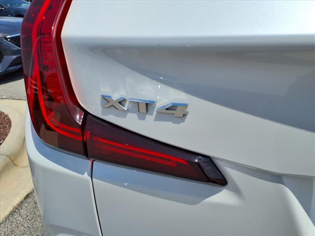 2022 Cadillac XT4 FWD 4DR LUXURY