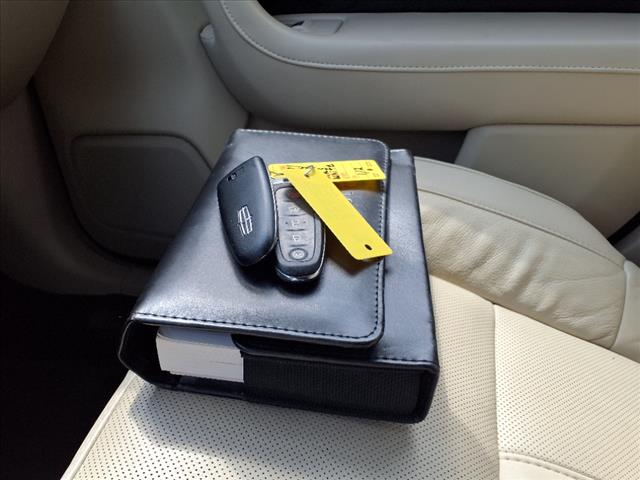 2014 Lincoln MKS Base