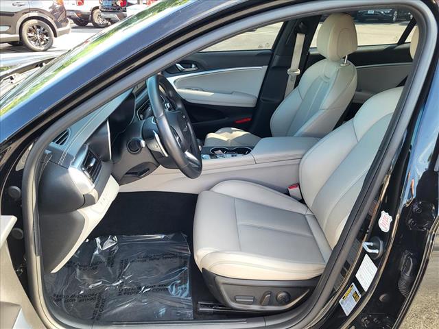 2023 Genesis G70 2.0T - Photo 11