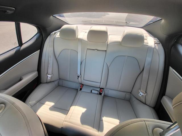 2023 Genesis G70 2.0T - Photo 12