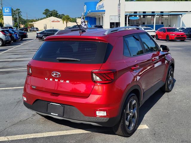 2024 Hyundai VENUE Limited - Photo 2