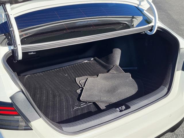 2023 Honda Accord Hybrid Touring - Photo 4