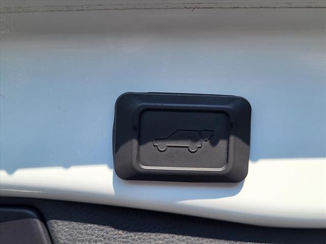 2023 Toyota RAV4 XLE - Photo 5