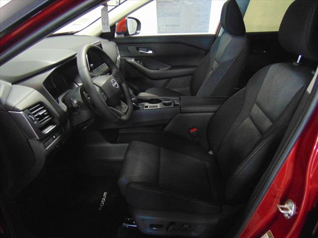 2025 Nissan Rogue AWD SV