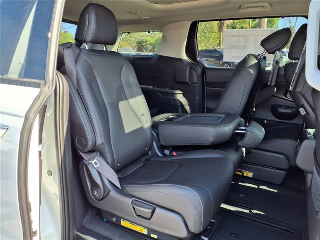 2025 Kia Carnival SX