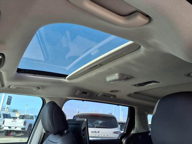 2025 Kia Carnival SX