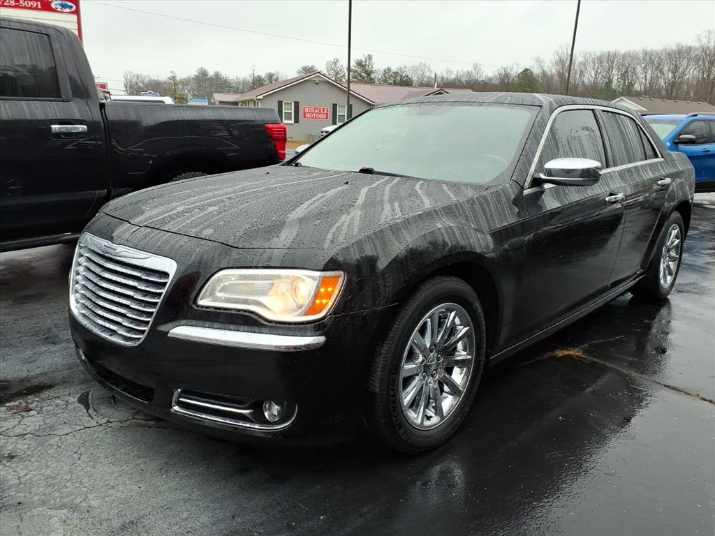 2013 Chrysler 300 C - main photo