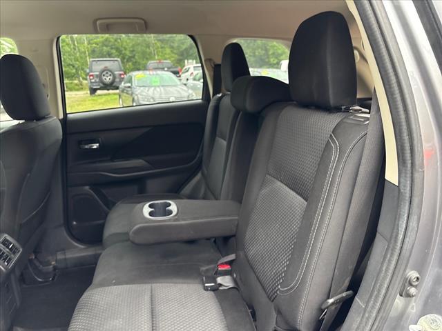 2019 Mitsubishi Outlander SE - Photo 16