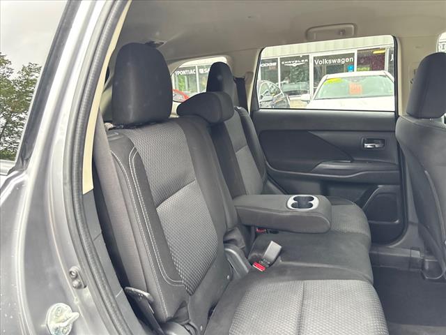 2019 Mitsubishi Outlander SE - Photo 18