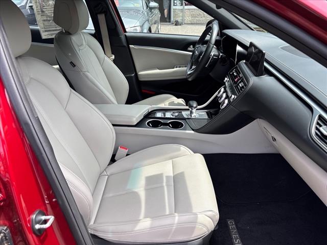 2023 Genesis G70 2.0T - Photo 18