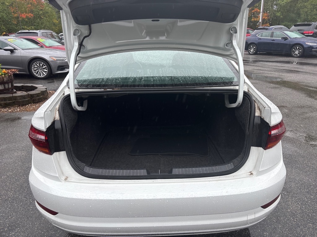 2019 Volkswagen Jetta SE R-Line photo 9