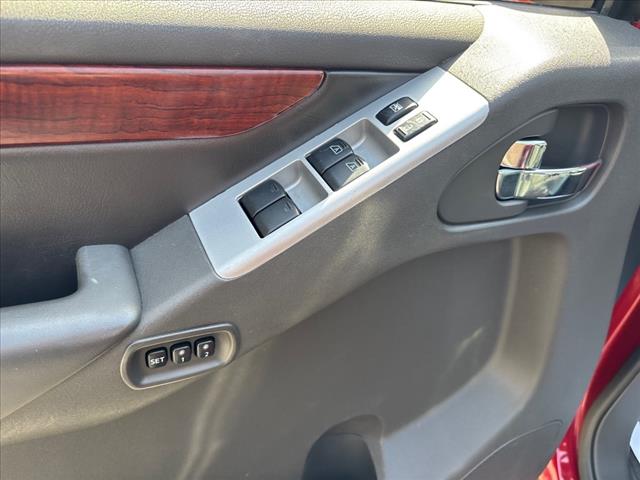2012 Nissan Pathfinder LE