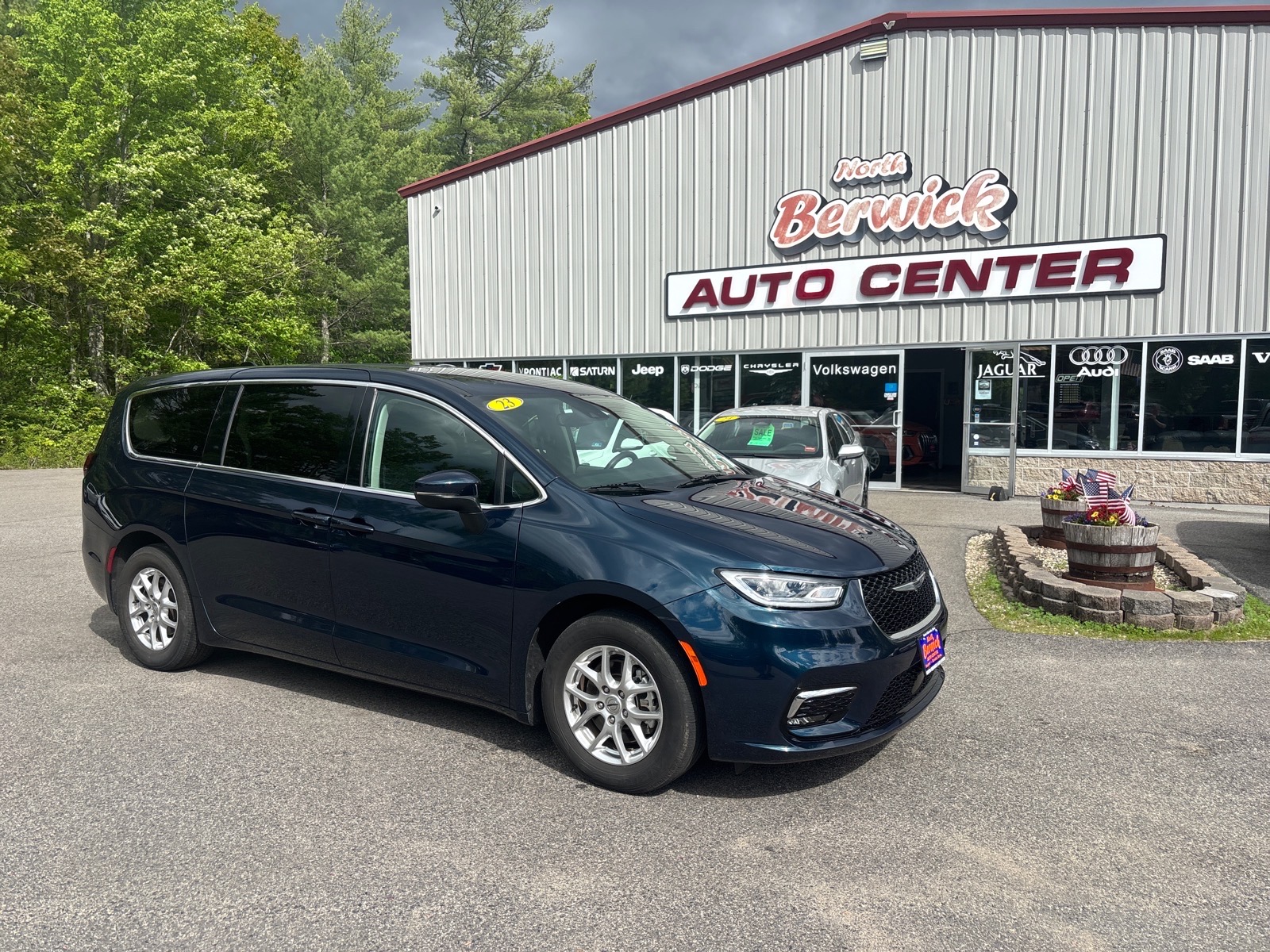 2023 Chrysler Pacifica's photo