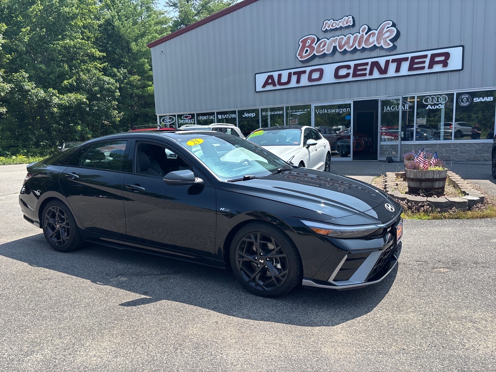 Abyss Black Pearl (a2b) 2025 Hyundai Elantra Sedan Front-Wheel Drive 7-Speed Automatic