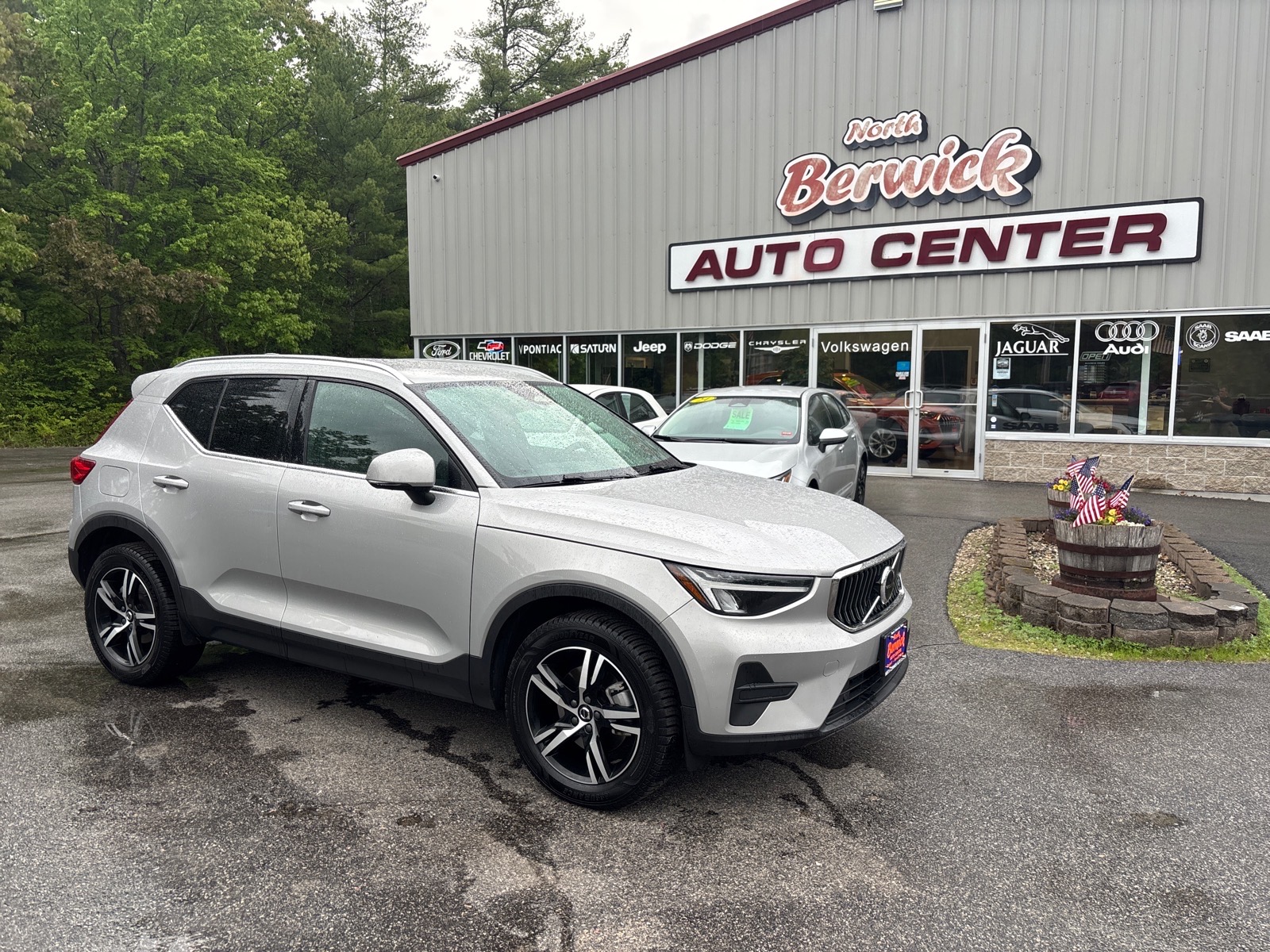 2024 Volvo XC40 B5 Core Dark AWD's photo