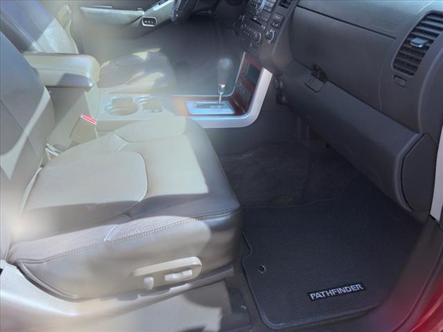 2012 Nissan Pathfinder LE