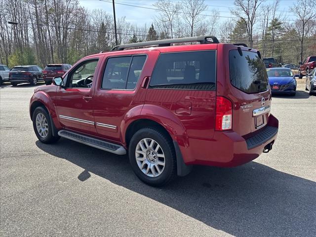 2012 Nissan Pathfinder LE