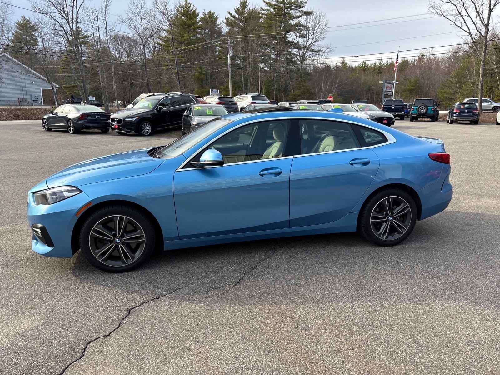 View vehicle photo 4