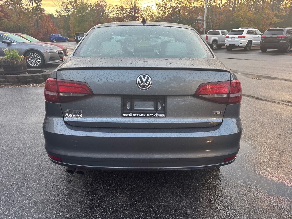 2017 Volkswagen Jetta 1.8T Sport photo 4