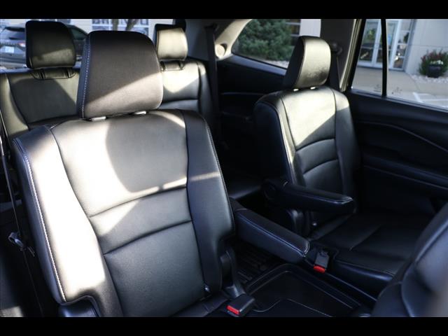 2021 Honda Pilot Touring w/Rear Captain